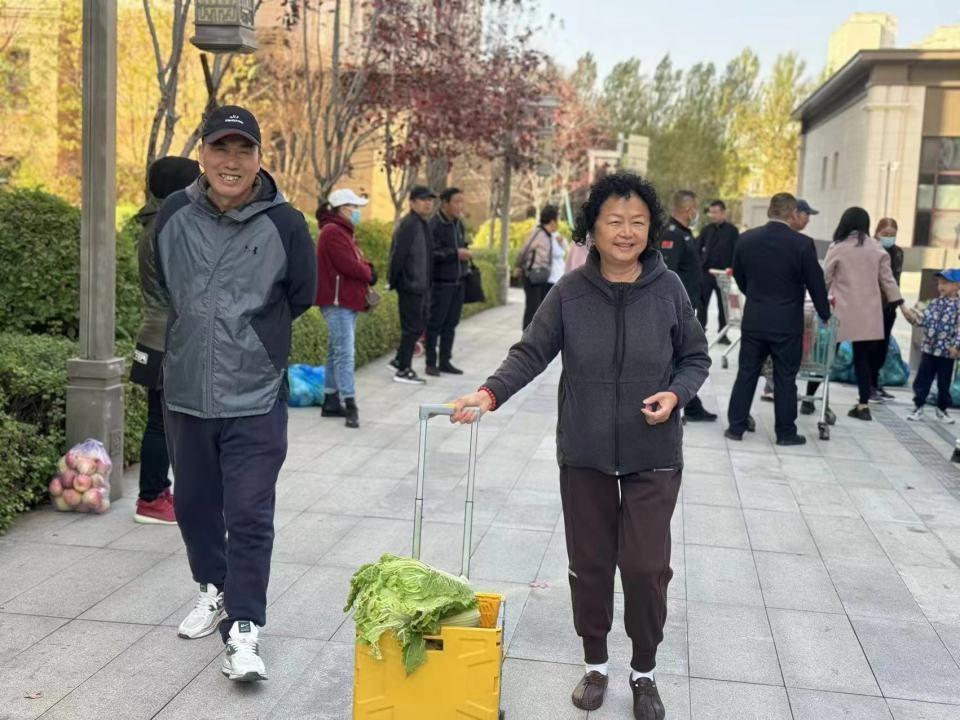 秋菜大集进小区，物业这波操作太贴心了  第2张