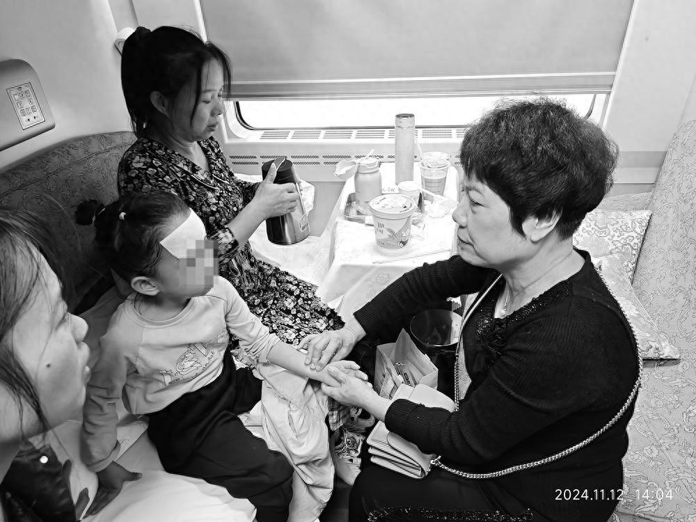 5 岁女孩列车上突发不适，福州医生紧急施救