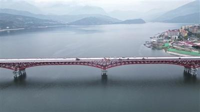 3.45 万吨钢打造的汉源兰家湾特大桥，即将成为数十万群众的第二生命通道