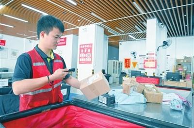 双十一快递高峰期，快递小哥工作强度竟未超负荷？原因竟是……  第2张