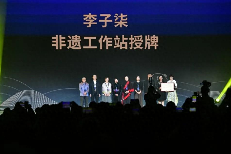 多彩非遗，共生共享！李子柒归来后线下首秀，获聘焕新非遗计划匠心守护大使