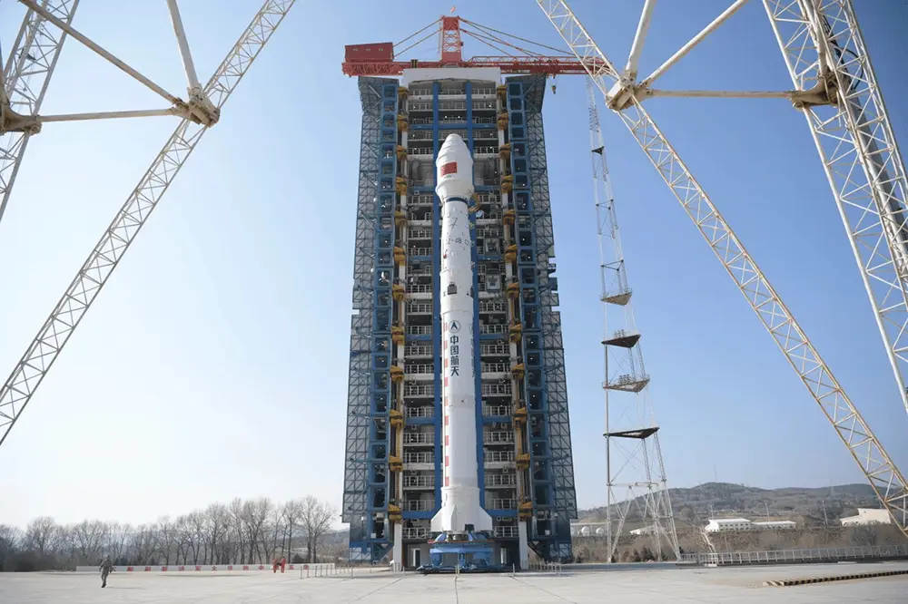 长征四号乙运载火箭点火升空，成功将海洋盐度探测卫星送入预定轨道  第2张