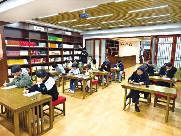 市图选手岳雨昊在甘肃省第四届陇韵书香季穿越古今·梦回陇右诗词大赛中勇夺冠军