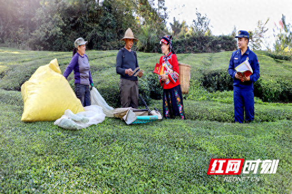 小背篓宣传服务队开启冬防宣传之旅，为村民安全保驾护航