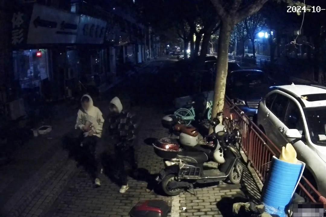上海两窃贼妄图自学成才，竟靠影视作品练就偷盗技能，结果……  第1张