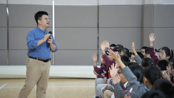 新村国奥小学第八届魅力家长课堂，知识与实践完美融合，开拓孩子视野  第3张