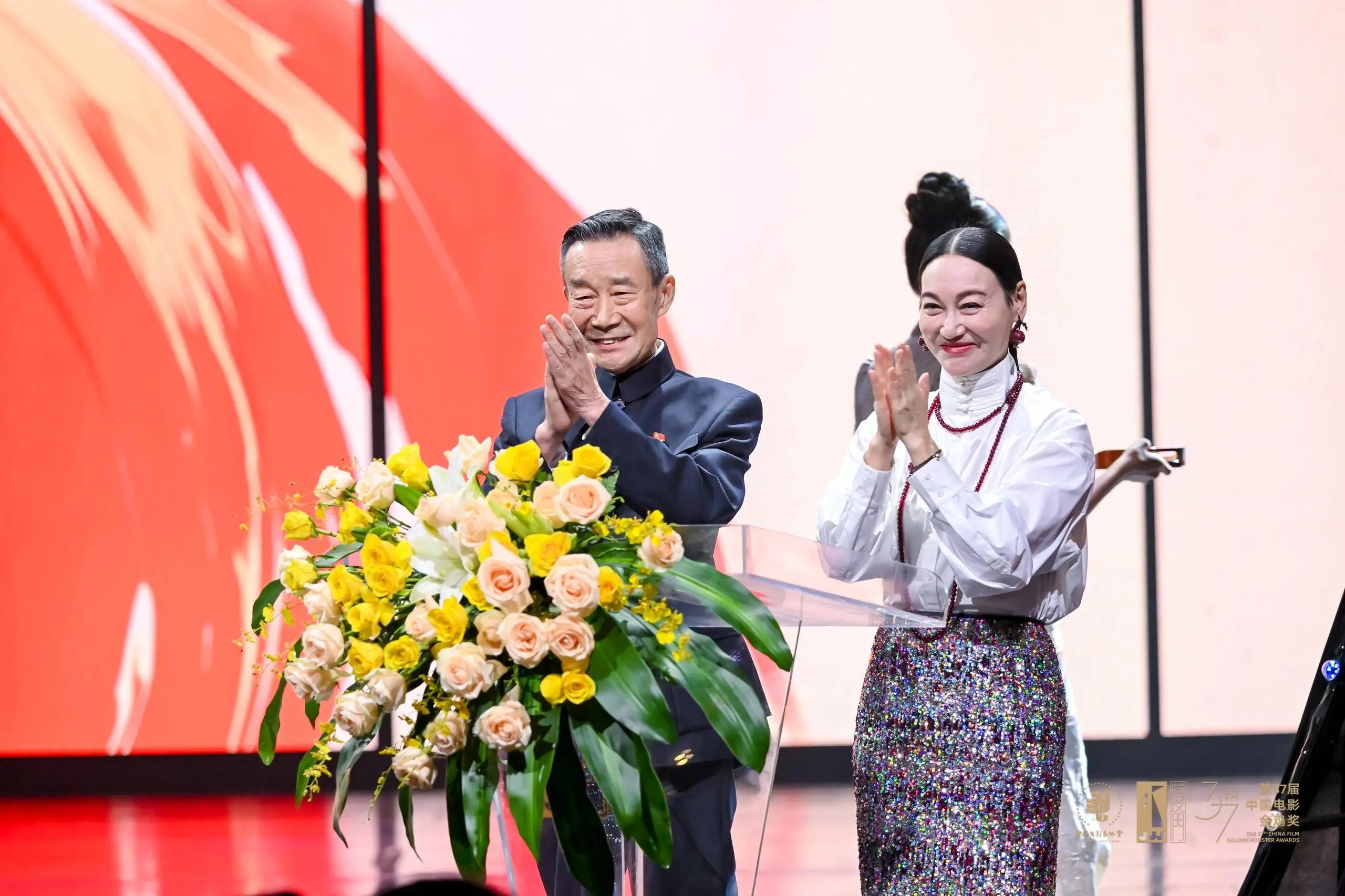 2024 年中国金鸡百花电影节开幕，舞台梦幻，节目精彩，新片推介