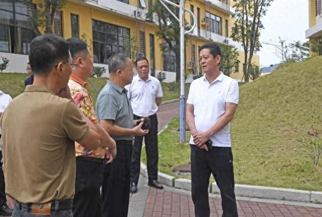 泉港区委书记杨昌文实地走访泉港区培文学校，强调民办教育重要性  第1张
