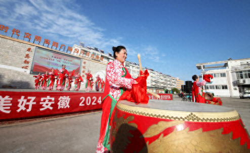 乡村晚会有多火？村民：秋收秋种忙完，就盼着这场晚会了  第1张