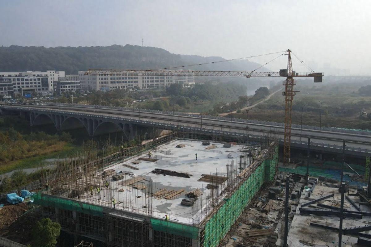 大明市污水应急调蓄处理工程进度已达 70%，预计明年三月底完成建设  第1张