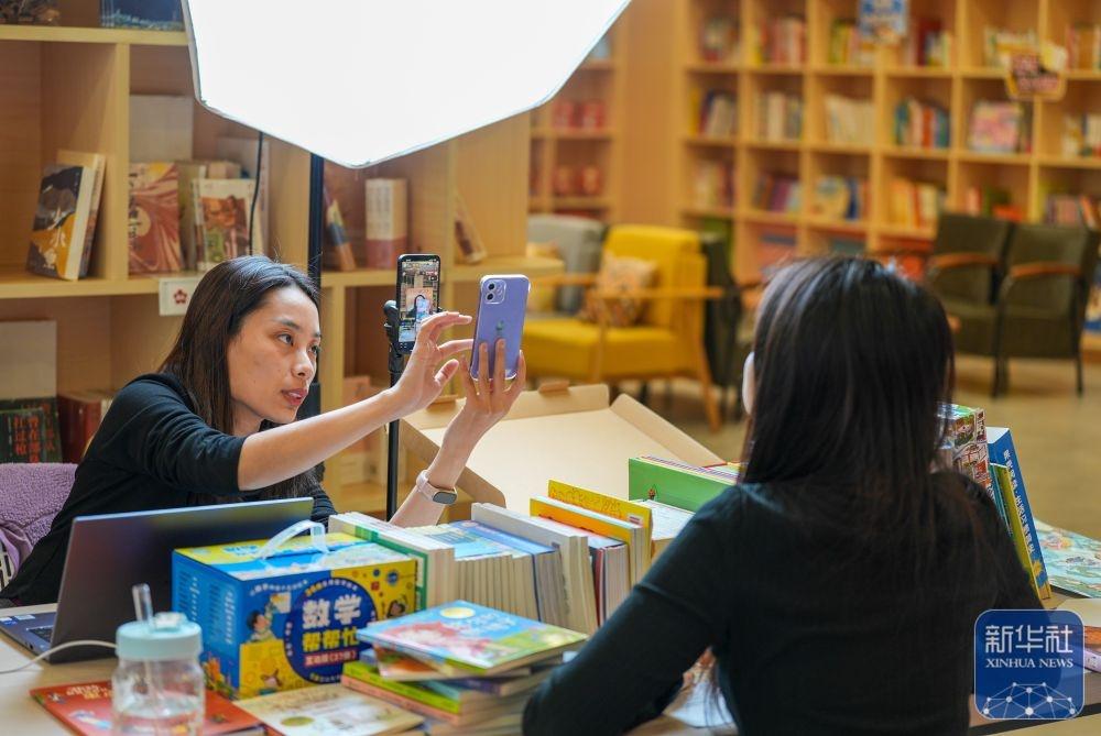 Z 世代图书类网络主播董璐：用真诚的心为家长选好书  第6张