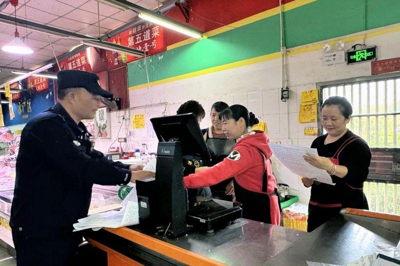 天上不会掉馅饼！枝江警方反诈宣传入超市，守护群众钱袋子  第3张