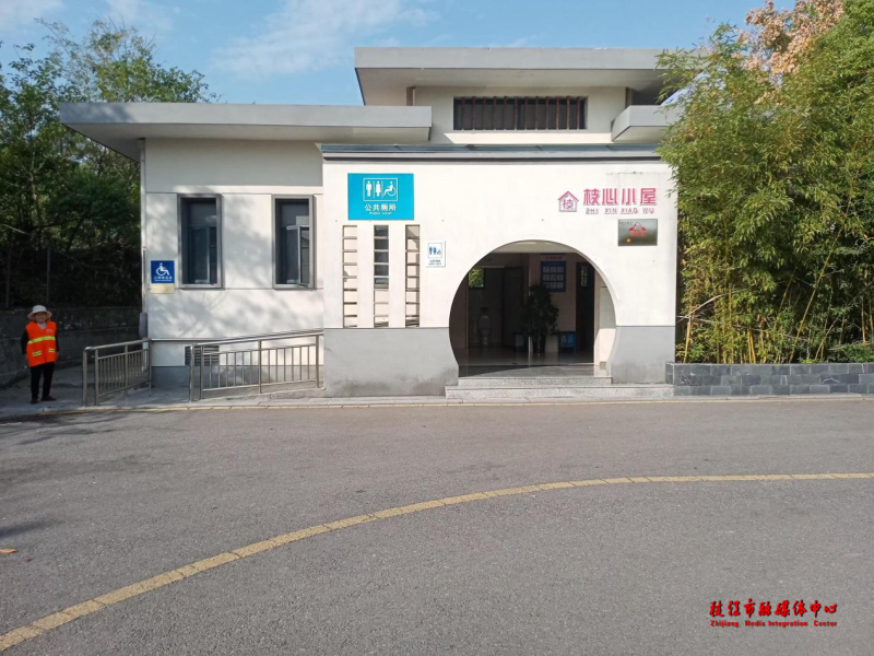 枝江融媒：小公厕改善大民生，小空间体现大文明  第2张