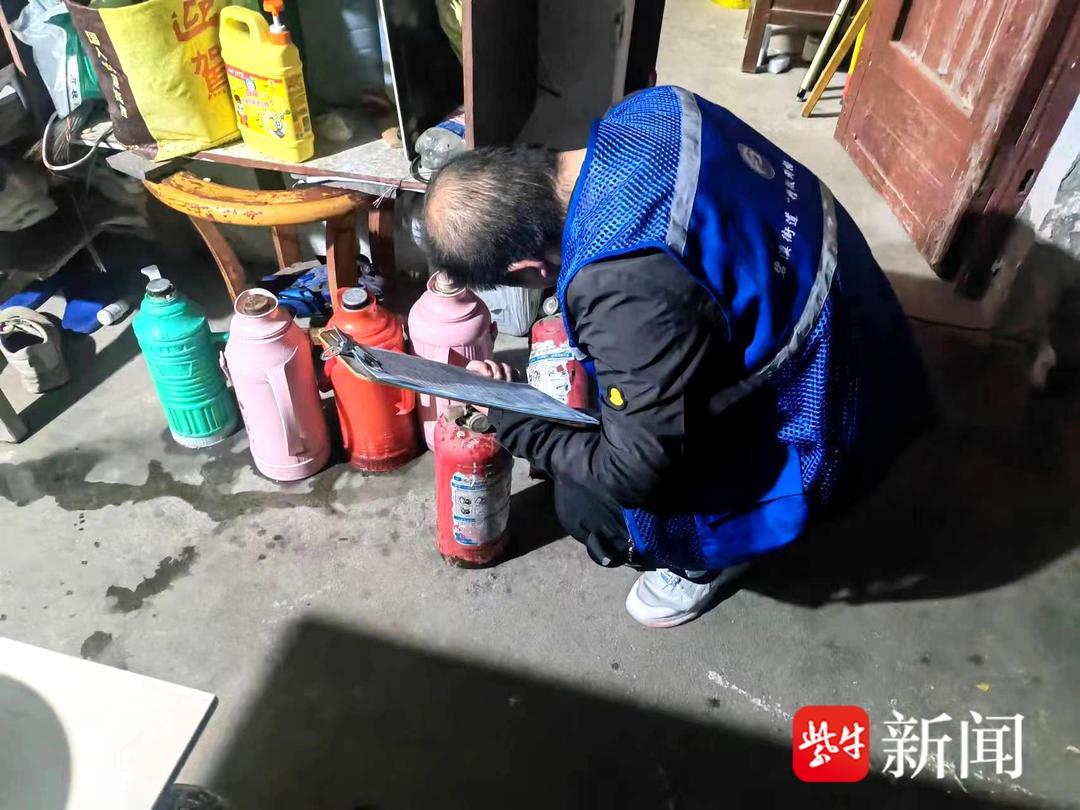安全无小事！常熟市碧溪街道港南村开展消防安全夜查，这些隐患你家有吗？  第2张