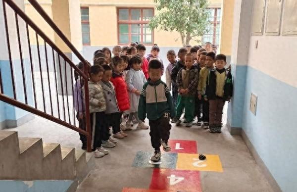 零口小学课间游戏花样多，孩子们玩得不亦乐乎  第1张