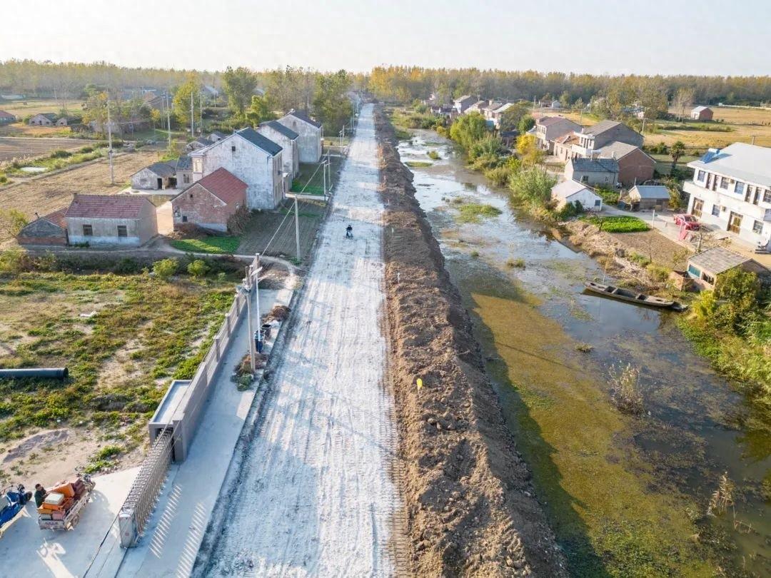 滨海县四好农村路提升改造，6 米宽沥青路面让出行更顺畅  第1张