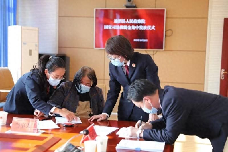 全国维护妇女儿童权益先进个人席艳霞：十年坚守，无悔青春  第1张