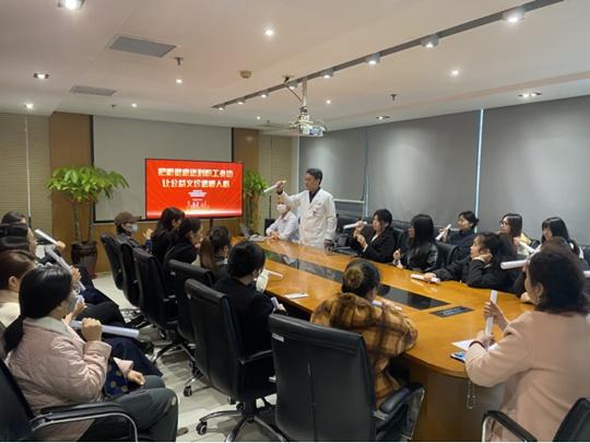 工会组织联合医院举办爱眼护眼公益行，专业团队、先进设备，为职工眼部健康保驾护航  第2张