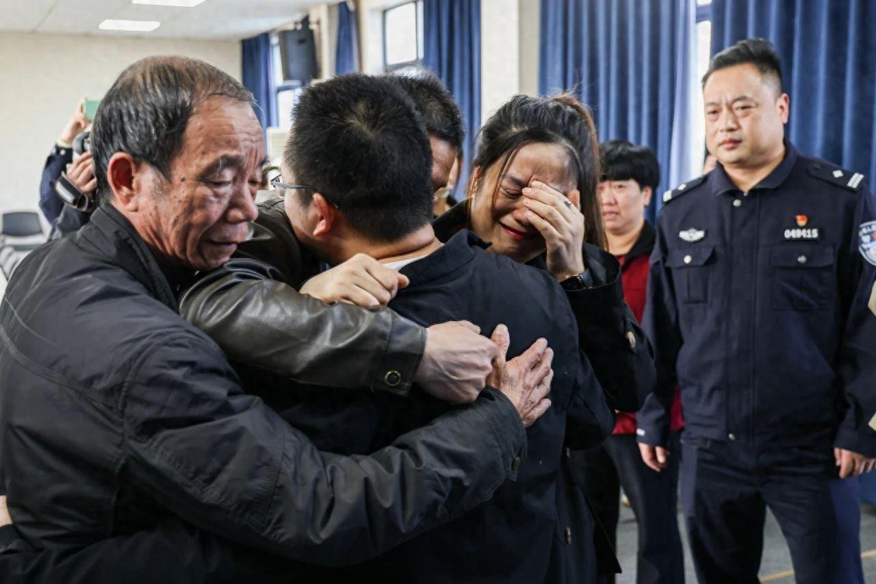 30 多年前失踪的妻儿，70 岁老父亲的心愿能否实现？