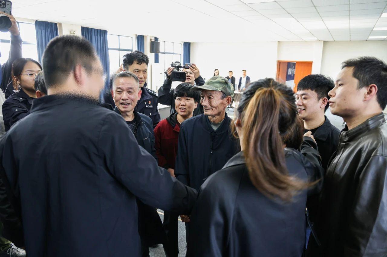 30 多年前失踪的妻儿，70 岁老父亲的心愿能否实现？  第2张