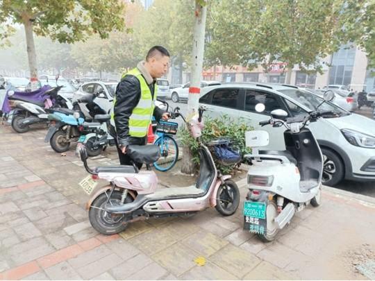 郑州金水区杨金路街道办整治非机动车乱停乱放，还路于民  第1张