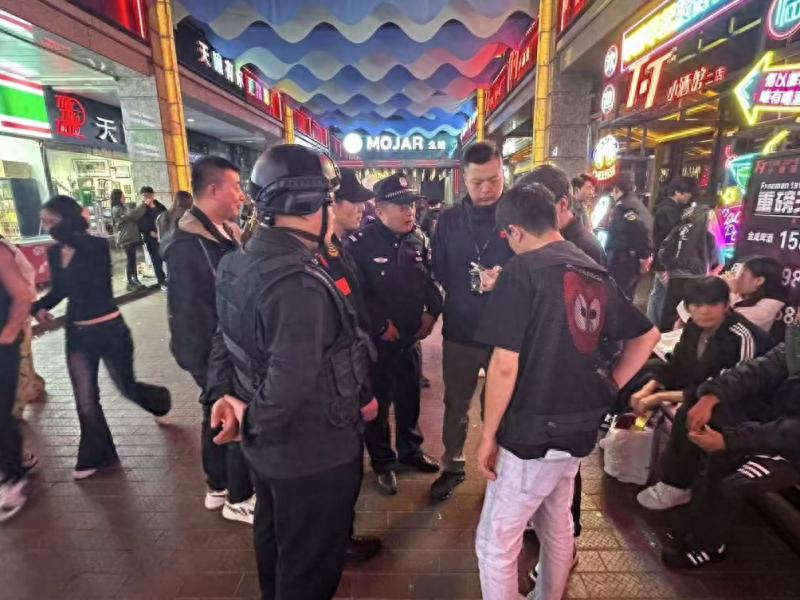 2024 年 11 月 日夜，公安碑林分局柏树林派出所强势开展治安专项整治行动  第1张