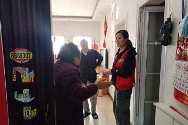 济宁高新区柳行街道新杨柳社区：关爱高龄困难老人，温暖过冬  第1张