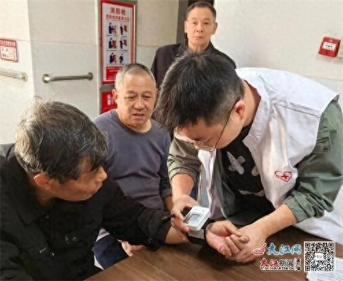 源南乡迎来新生志愿服务力量，南丁格尔志愿服务队用中医助老送健康  第1张