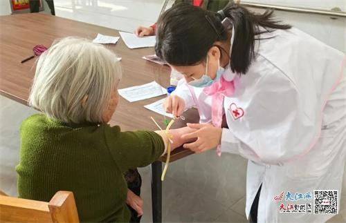 源南乡迎来新生志愿服务力量，南丁格尔志愿服务队用中医助老送健康  第2张