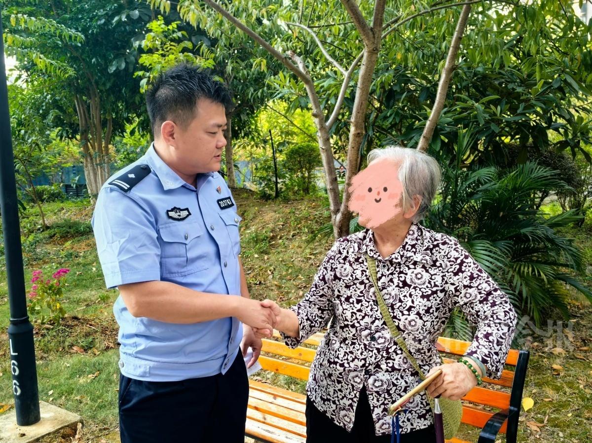 84 岁老太遭遇冒充公安诈骗，柳州民警成功劝阻转账 15000 元  第2张