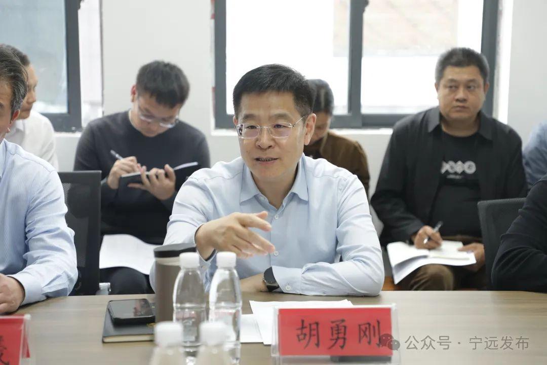 县委书记深入工业园区调研，文创礼品产业园将成县域经济新增长点  第2张