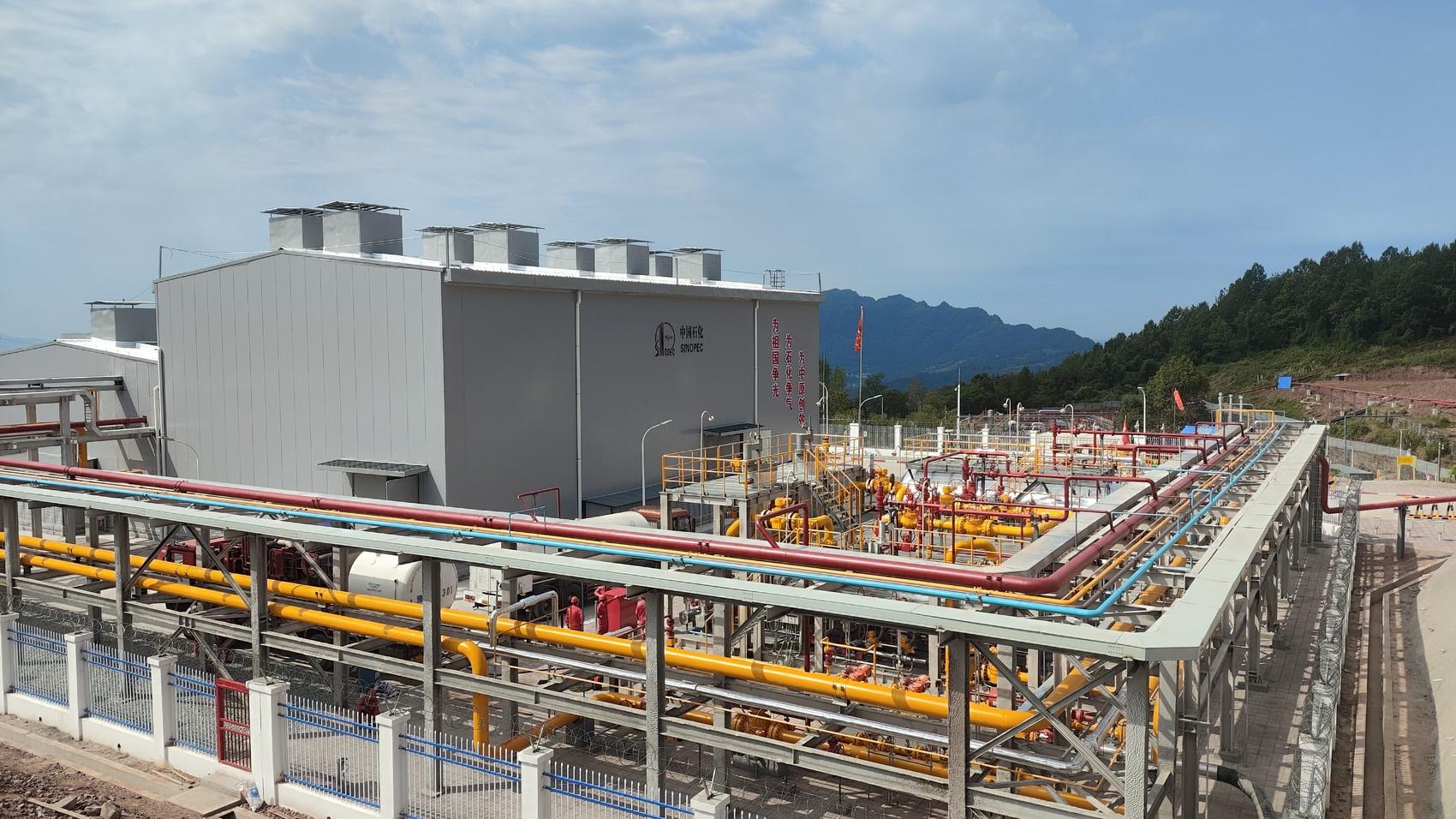 普光气田 2 号增压站投运，日增产天然气 150 万立方米