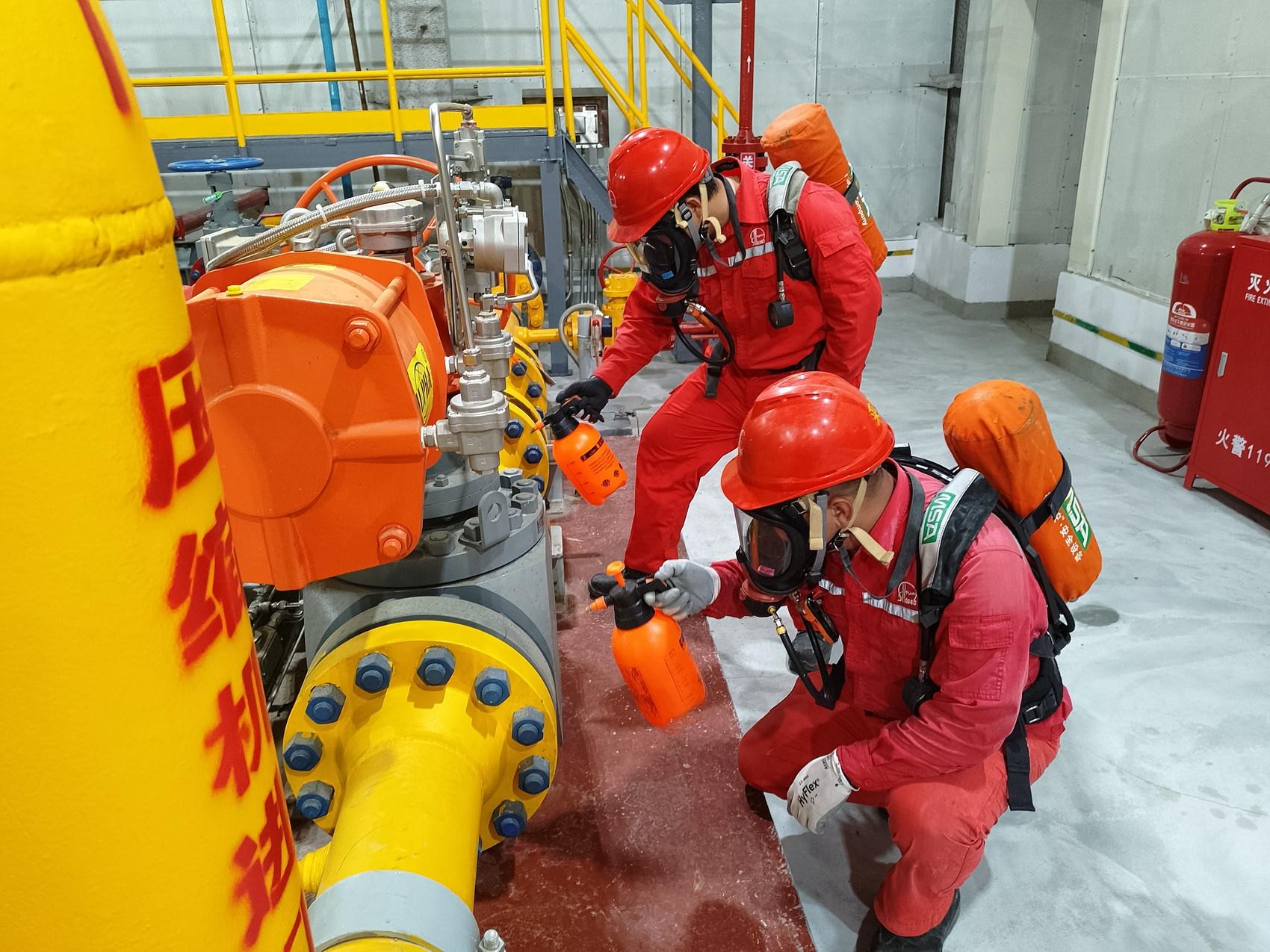 普光气田 2 号增压站投运，日增产天然气 150 万立方米  第2张