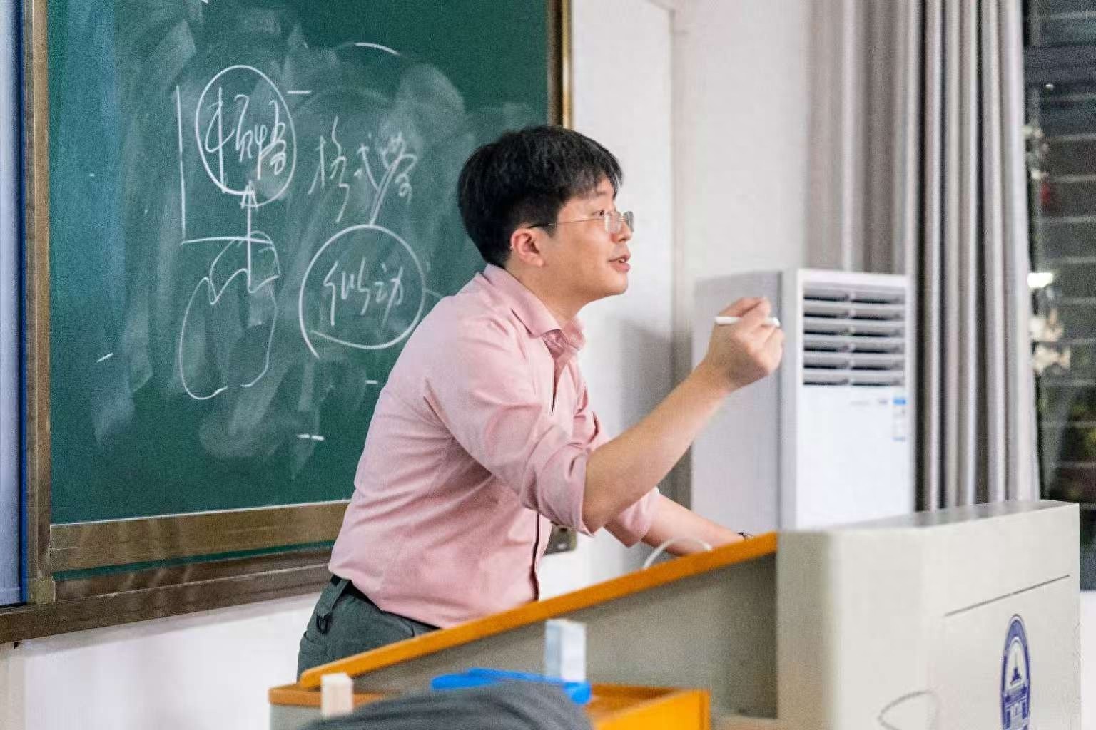 揭秘武汉大学最抢手课程：恋爱心理学如何火爆出圈，学生抢课如抢购限量版