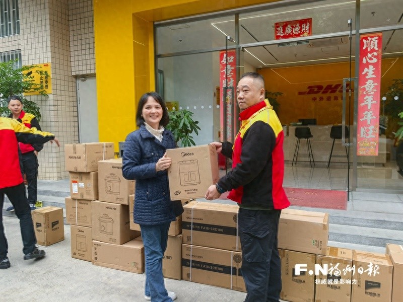 500名快递员双12意外收获惊喜礼物，你的微心愿也能实现吗？  第1张