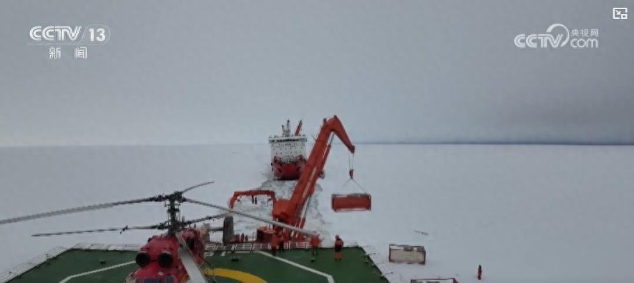 揭秘南极卸货：7400海里跋涉，雪龙号与雪龙2号如何在冰层中寻找生机？