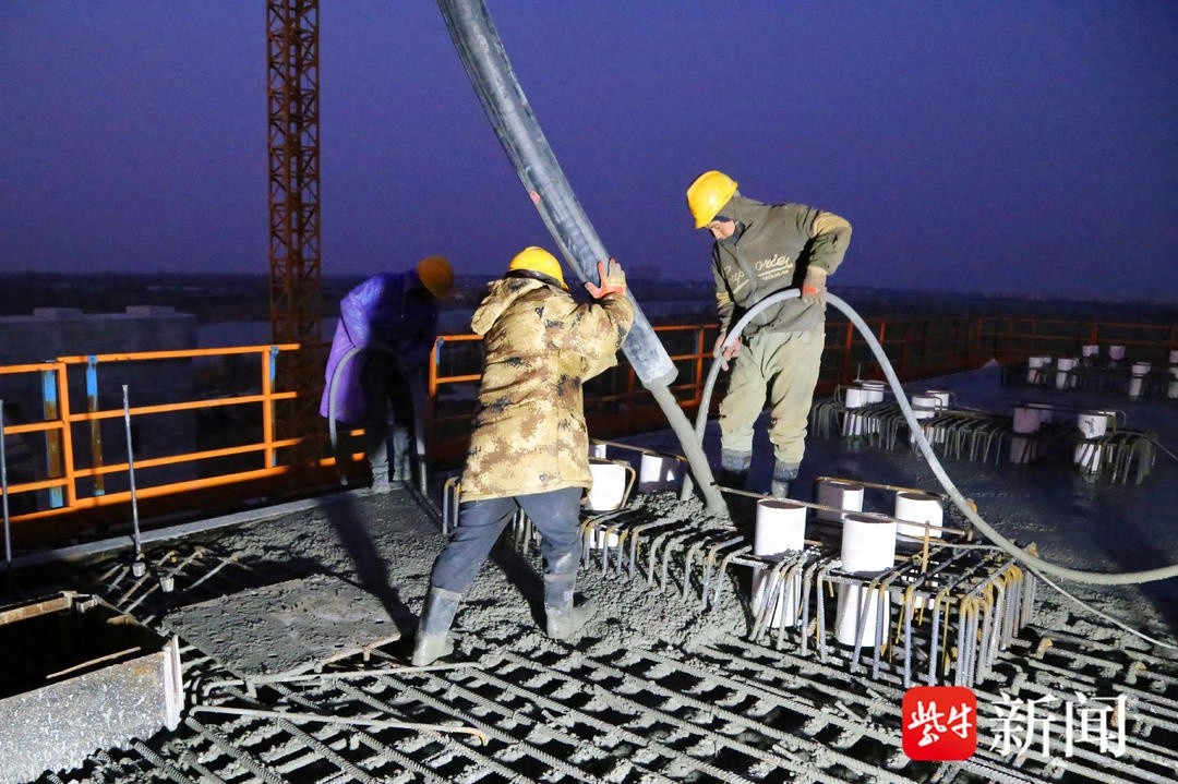 崇启公铁长江大桥南引桥合建段门式桥墩全部完成，最后一车混凝土浇筑见证历史时刻  第1张