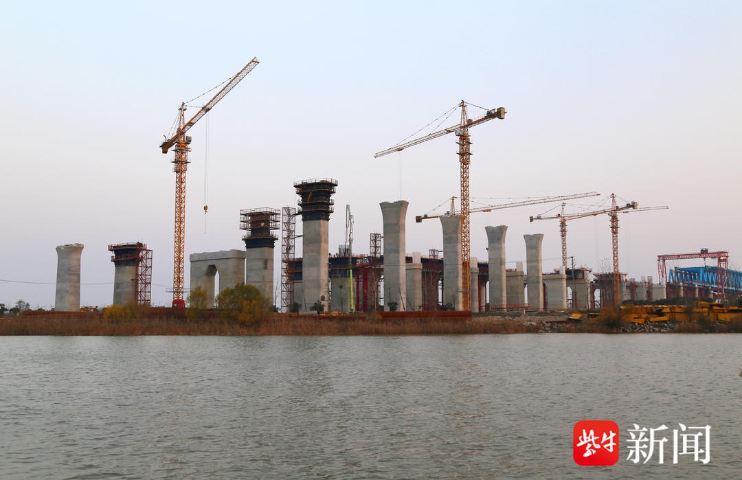 崇启公铁长江大桥南引桥合建段门式桥墩全部完成，最后一车混凝土浇筑见证历史时刻  第2张