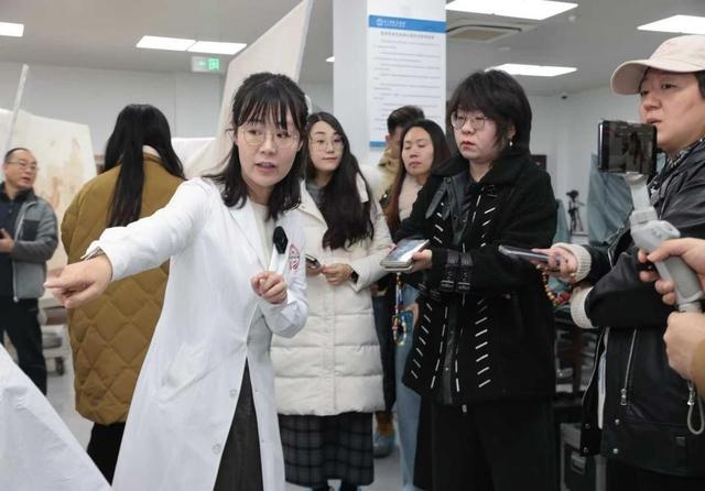 12月12日，黄河女儿行探秘陕历博，文物医生如何唤醒沉睡的千年瑰宝？  第4张