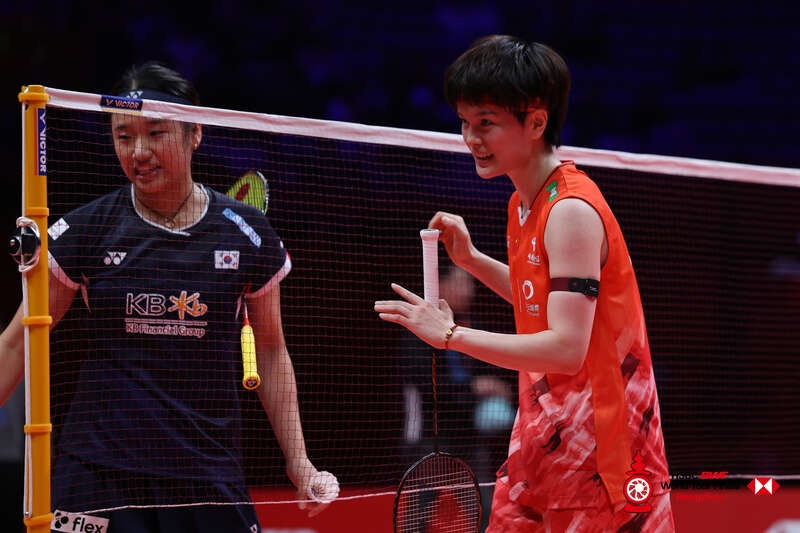 中国小将王祉怡2:0完胜世界羽坛女单第一人安洗莹，提前锁定总决赛金牌  第2张