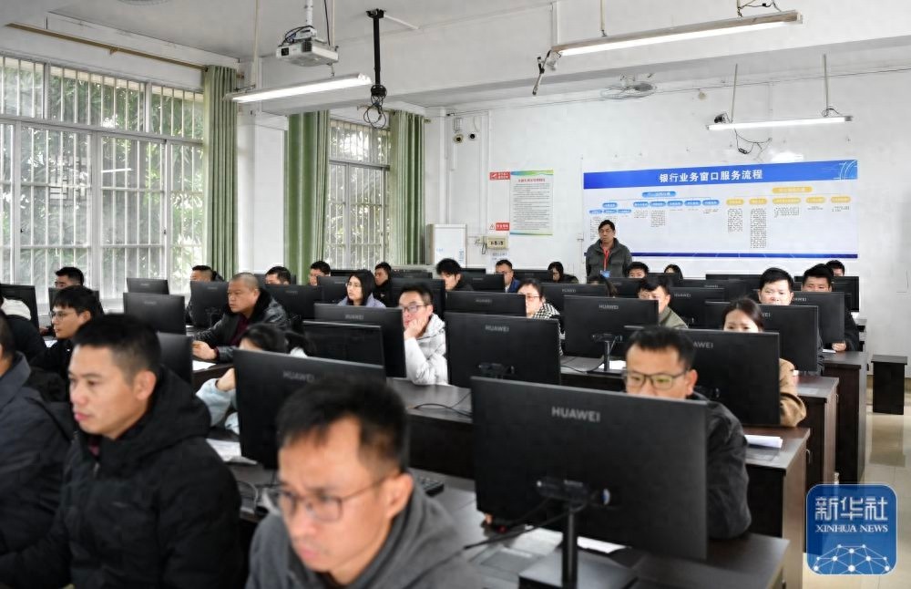 广西首次初级注册安全工程师考试揭秘：7150名考生如何应对电子化挑战？