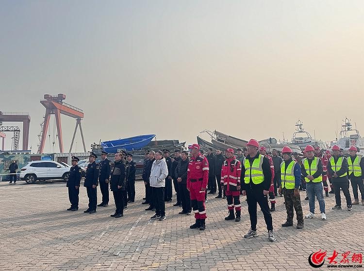 震撼！192艘涉渔三无船舶在青岛西海岸被集中拆解，背后真相令人  第2张
