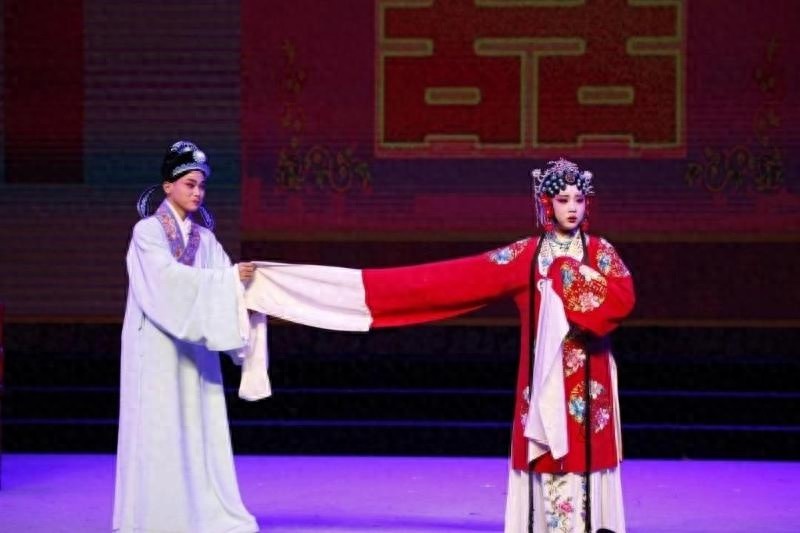 秦腔情殇首演：五年守孝归来，爱情能否重燃？