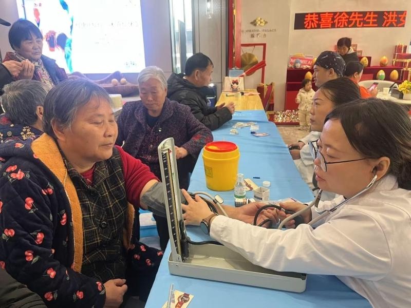 12月14日阎良区健康义诊：专家亲诊，贴心服务，居民健康新保障  第2张