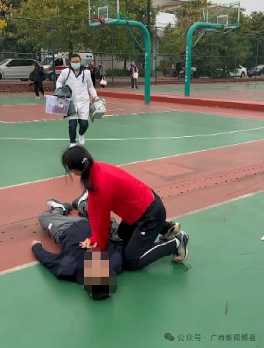 惊险！柳州晨练男子突发意外，红衣护士2分钟奇迹救援，生死瞬间曝光  第2张