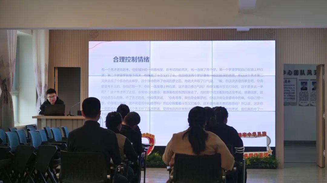 小区路灯亮了，居民的心也亮了！白桦林社区工作获居民点赞  第2张