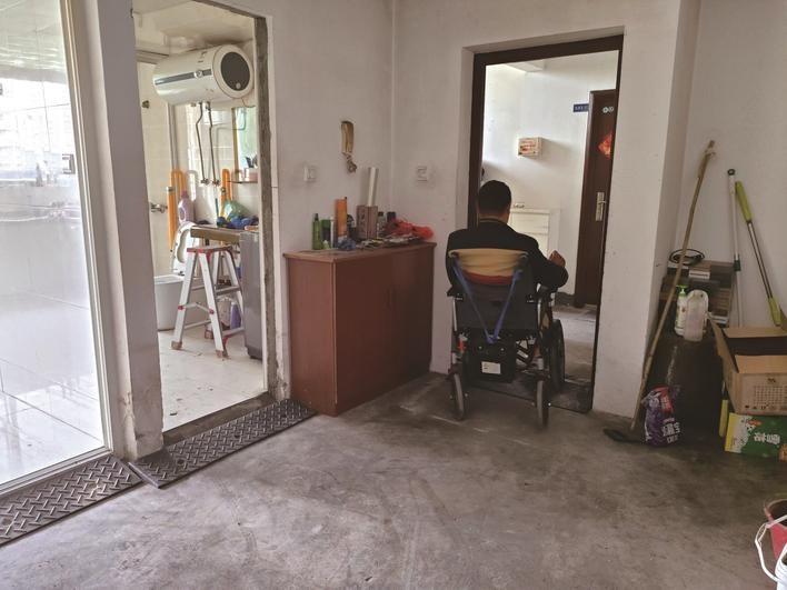 40 多岁血友病患者的困境：轮椅车无法通过卫生间门槛，如何解决？  第2张