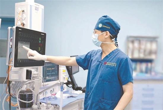 麻醉医生竟像人形监护仪，守护患者生命一刻不停  第2张