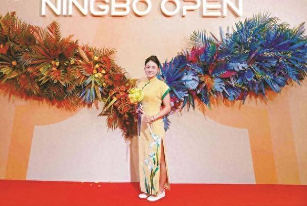 网坛女神王雅繁惊艳晚宴！身着旗袍尽显东方韵味，快来一饱眼福