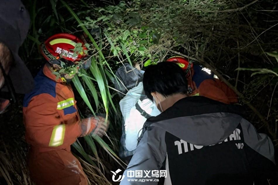 10 人被困深山，消防队紧急救援！他们能否安全脱险？  第1张